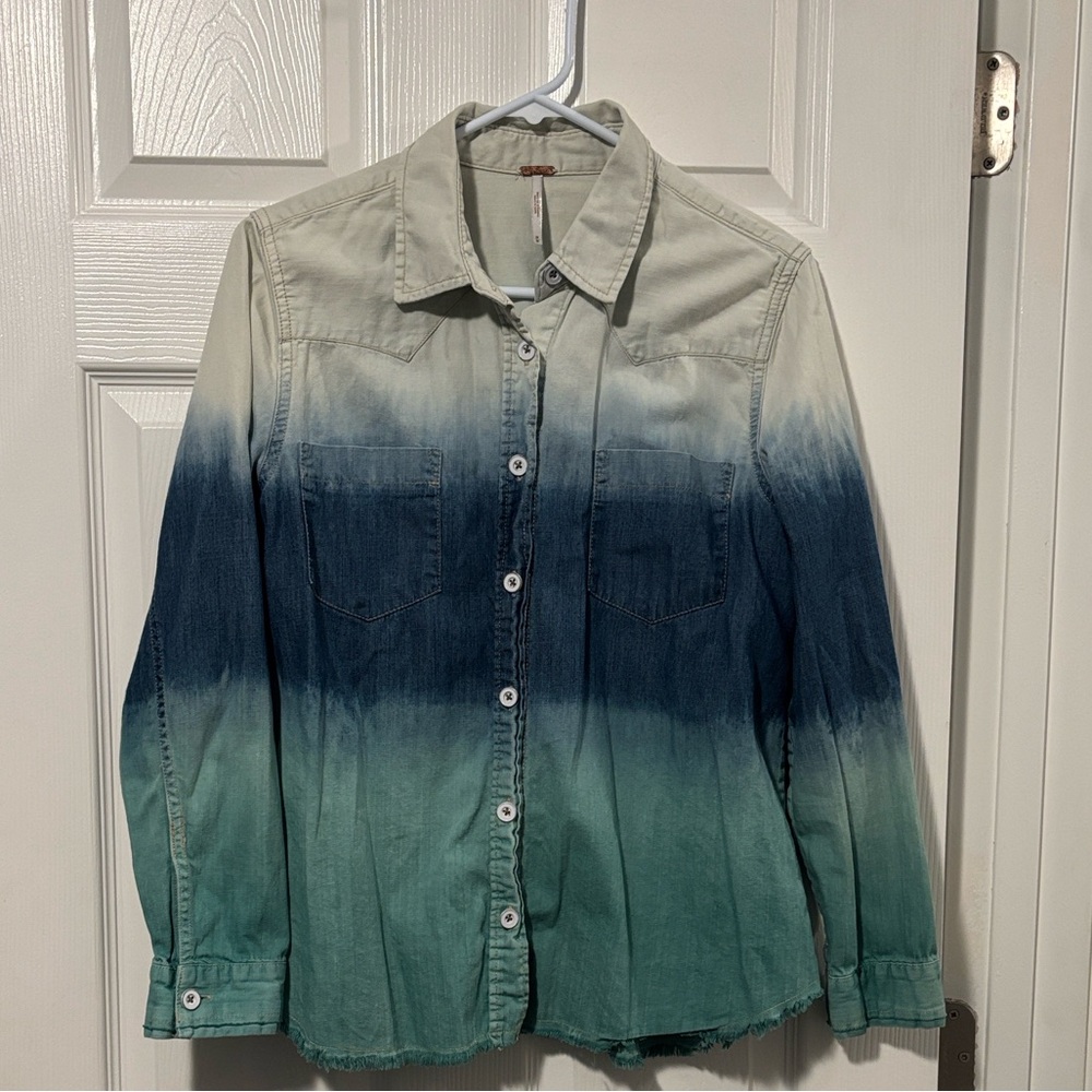 Free People ombrey frayed hem chambray button down top size medium - Picture 2 of 5